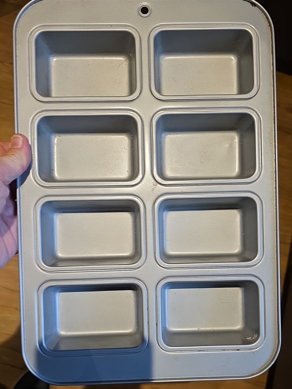 Silver 8-Cavity Rectangular Baking Pan -